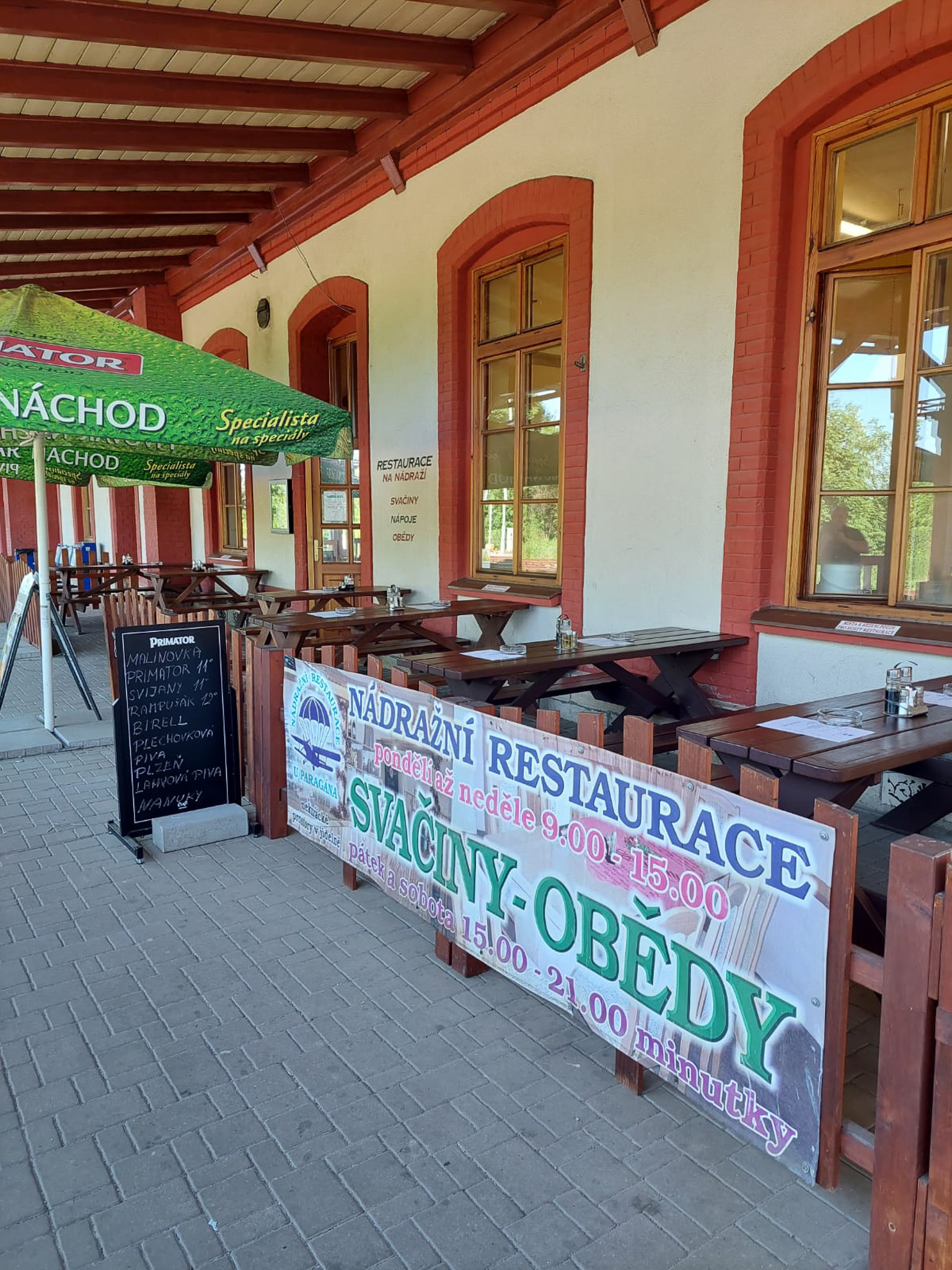 nadraznirestaurace_01
