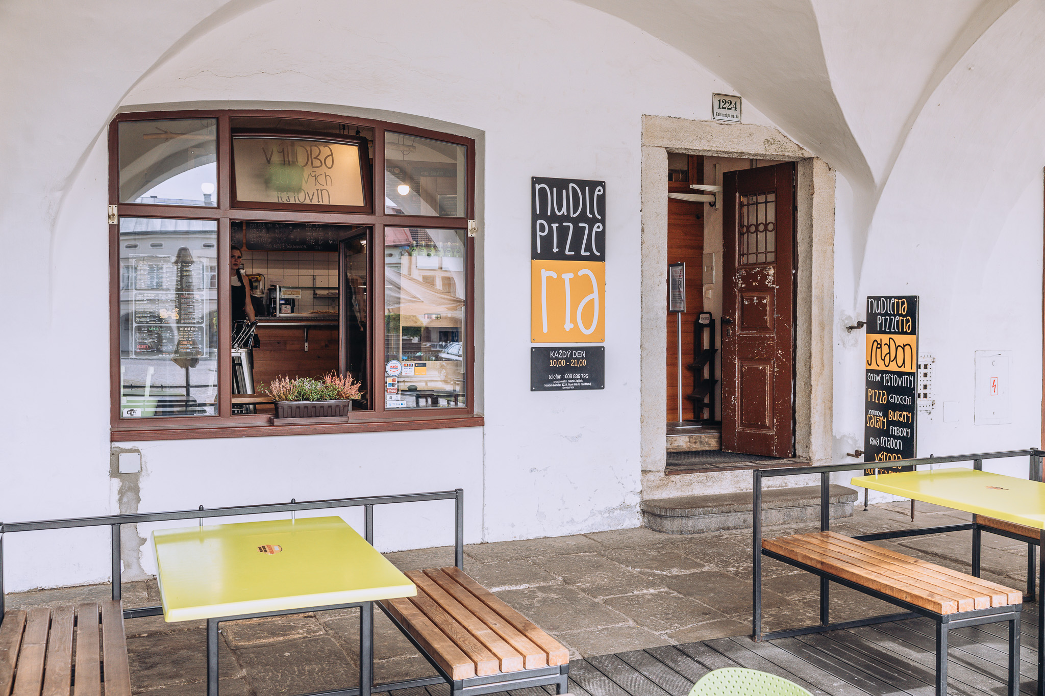 Nudleria Pizzeria Seladon_01